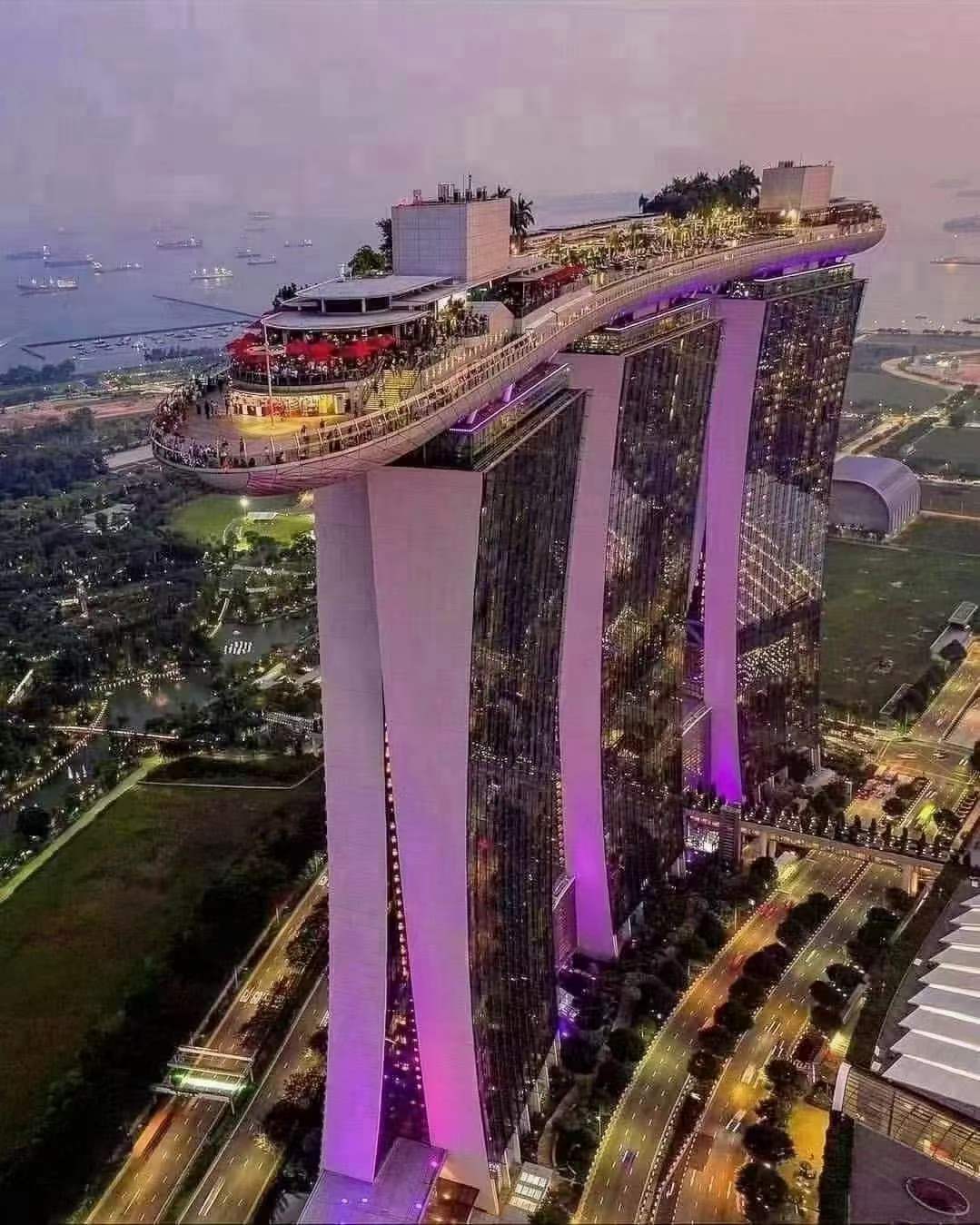 高档美容中心美容美体师 综合新币：2500-5000（无上限）